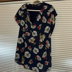 Gently used papermoon cap sleeve floral blouse size 2x